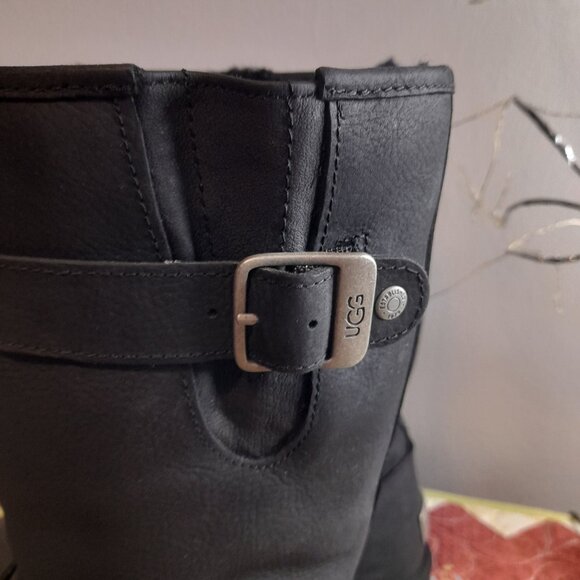 UGG Black Leather/Sheepskin Winter Boot with Buckles - Picture 4 of 7